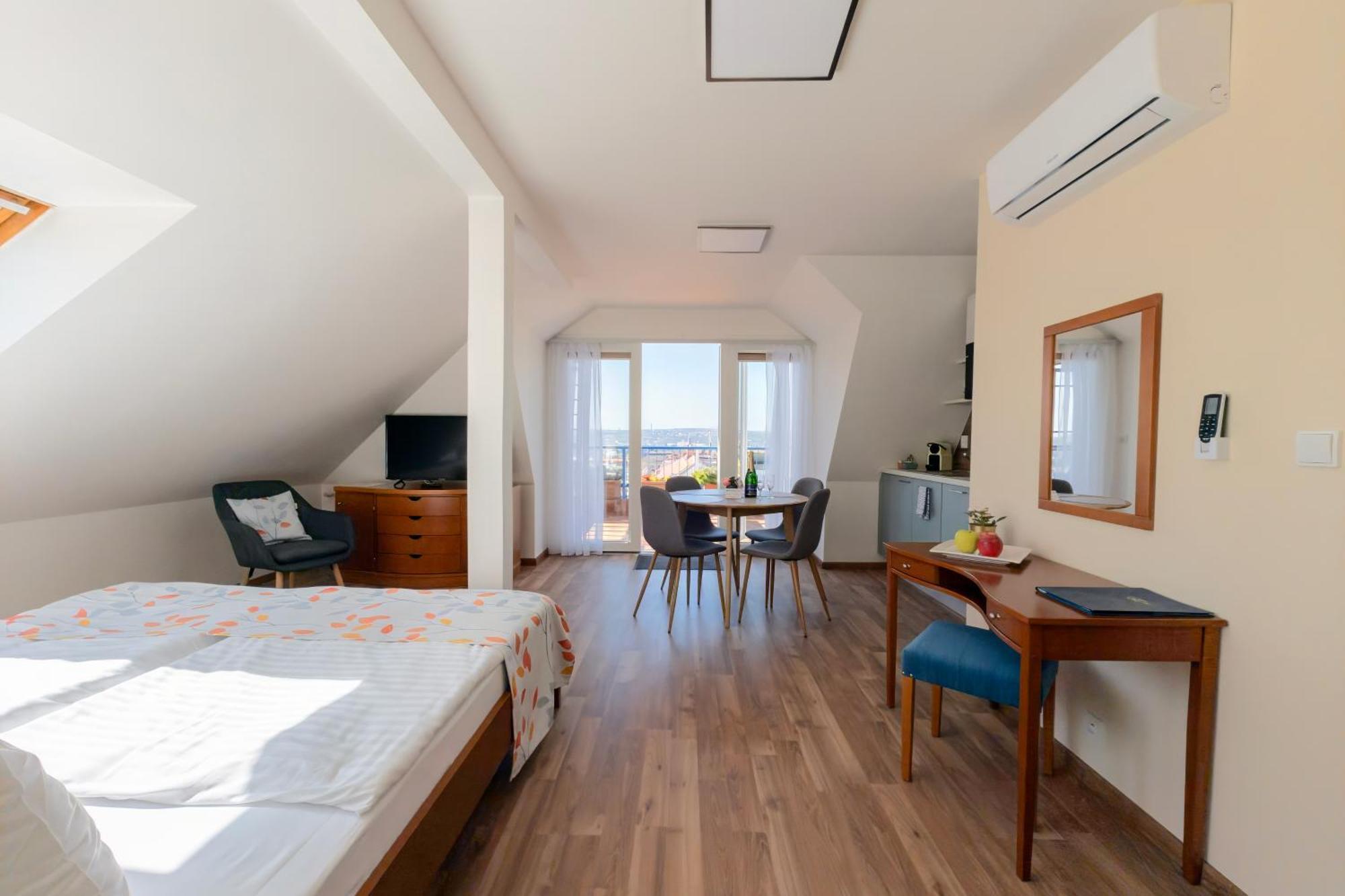 Hotel Orion Прага Екстериор снимка